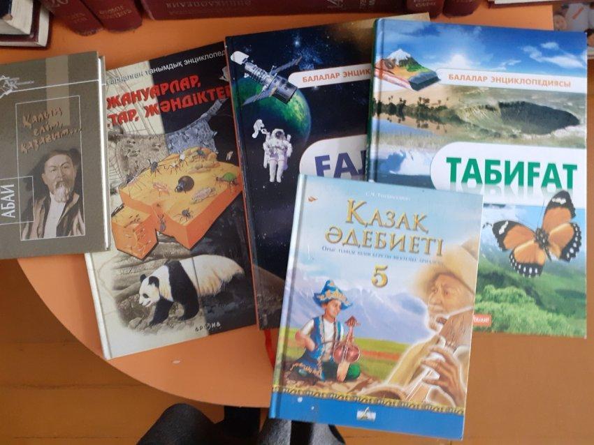 "Мектепке кітап сыйла" акциясы