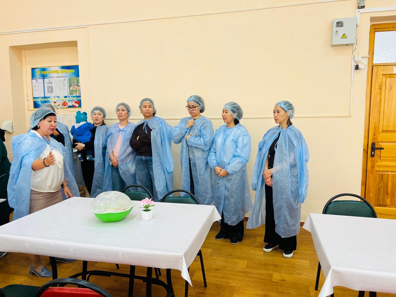 Қамқоршылық Кеңесінің құрамы I ауысымда тегін тамақтанатын оқушылардың ас мәзірін бақылады